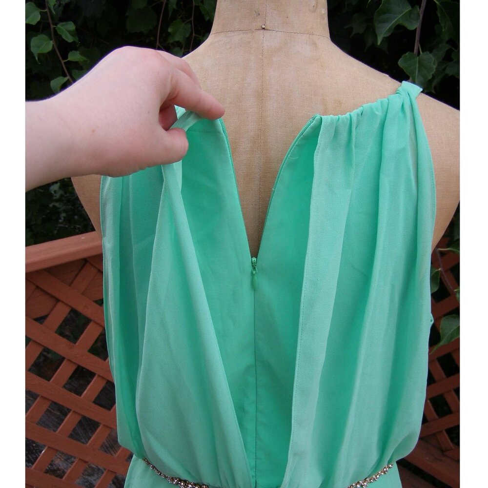 💥 HOST PICK 🤩 size 14 Vince Camuto Bejeweled Sleeveless Green Gown - Picture 11 of 16